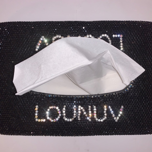 Bedazzled LOUNUV Tissue Box - Picture 11 of 12